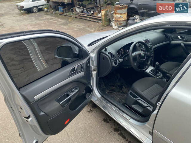 Сірий Шкода Октавія, об'ємом двигуна 1.8 л та пробігом 250 тис. км за 7000 $, фото 8 на Automoto.ua