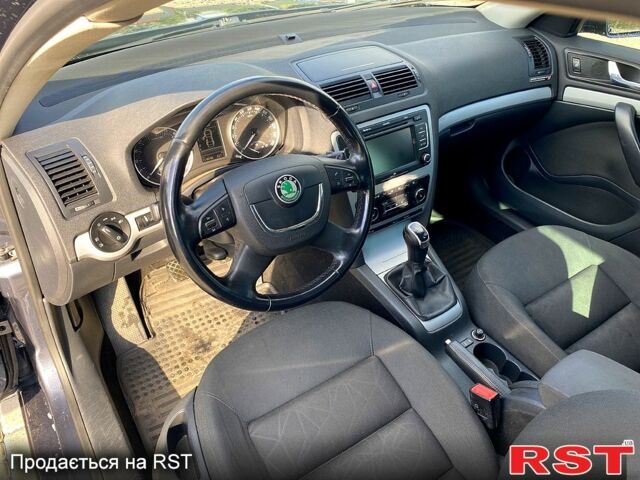 Серый Шкода Октавия, объемом двигателя 1.6 л и пробегом 313 тыс. км за 8200 $, фото 6 на Automoto.ua