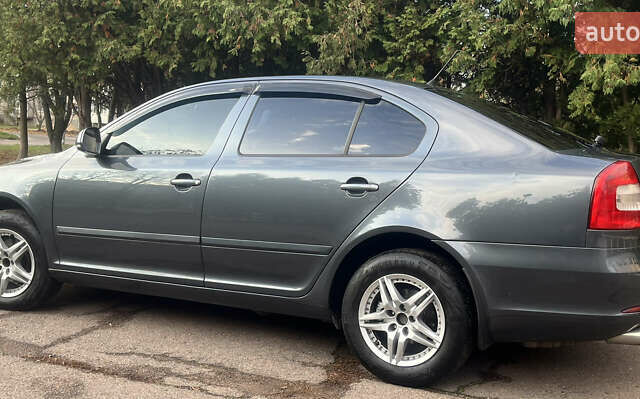 Шкода Октавія 2012 у Нежине на Automoto.ua Сірий Шкода Октавія, об'ємом двигуна 1.6 л та пробігом 215 тис. км за 8700 $, фото 3 на Automoto.ua