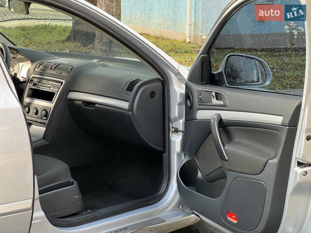 Серый Шкода Октавия, объемом двигателя 1.6 л и пробегом 254 тыс. км за 7500 $, фото 18 на Automoto.ua