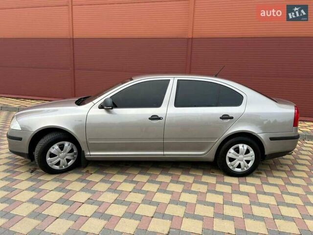 Серый Шкода Октавия, объемом двигателя 1.6 л и пробегом 235 тыс. км за 7500 $, фото 2 на Automoto.ua