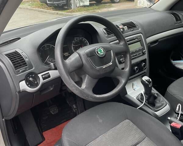 Серый Шкода Октавия, объемом двигателя 1.6 л и пробегом 237 тыс. км за 6500 $, фото 3 на Automoto.ua