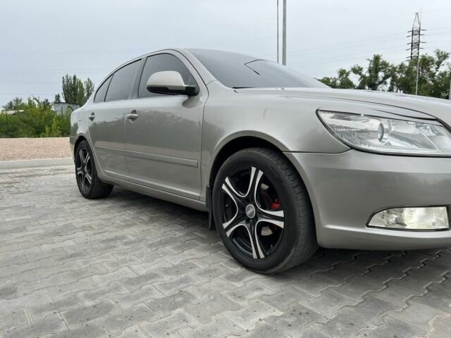 Сірий Шкода Октавія, об'ємом двигуна 1.6 л та пробігом 260 тис. км за 7500 $, фото 1 на Automoto.ua