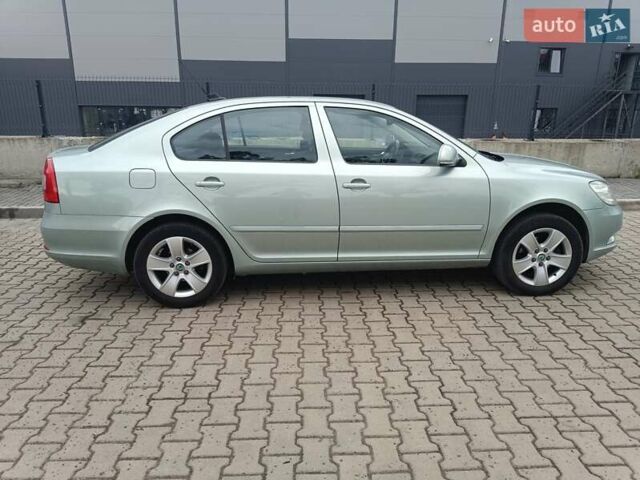 Серый Шкода Октавия, объемом двигателя 1.2 л и пробегом 183 тыс. км за 9000 $, фото 4 на Automoto.ua