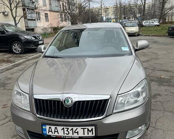 Серый Шкода Октавия, объемом двигателя 1.6 л и пробегом 237 тыс. км за 6500 $, фото 4 на Automoto.ua