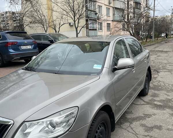 Серый Шкода Октавия, объемом двигателя 1.6 л и пробегом 237 тыс. км за 6500 $, фото 2 на Automoto.ua