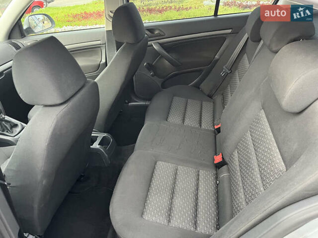 Шкода Октавія 2012 у Києві на Automoto.ua Сірий Шкода Октавія, об'ємом двигуна 1.6 л та пробігом 205 тис. км за 7000 $, фото 9 на Automoto.ua