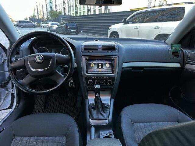 Серый Шкода Октавия, объемом двигателя 1.8 л и пробегом 370 тыс. км за 8200 $, фото 3 на Automoto.ua