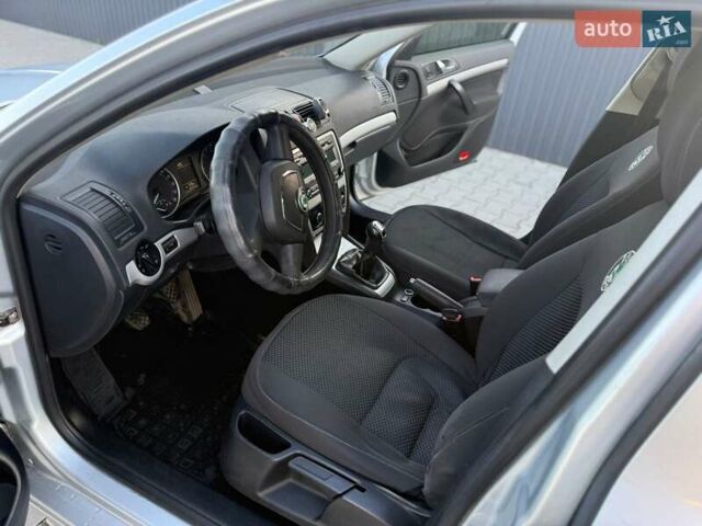 Серый Шкода Октавия, объемом двигателя 1.97 л и пробегом 325 тыс. км за 9500 $, фото 9 на Automoto.ua