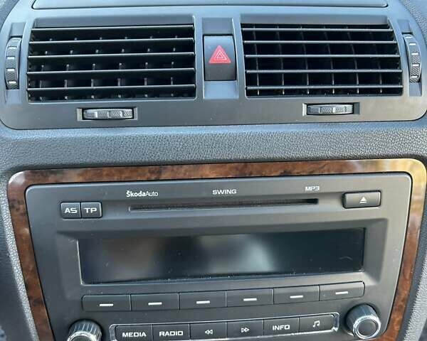 Сірий Шкода Октавія, об'ємом двигуна 1.8 л та пробігом 200 тис. км за 8300 $, фото 3 на Automoto.ua