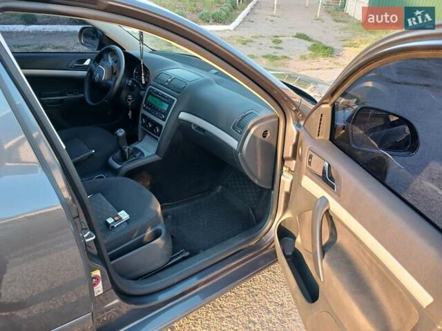 Серый Шкода Октавия, объемом двигателя 1.8 л и пробегом 210 тыс. км за 9000 $, фото 5 на Automoto.ua
