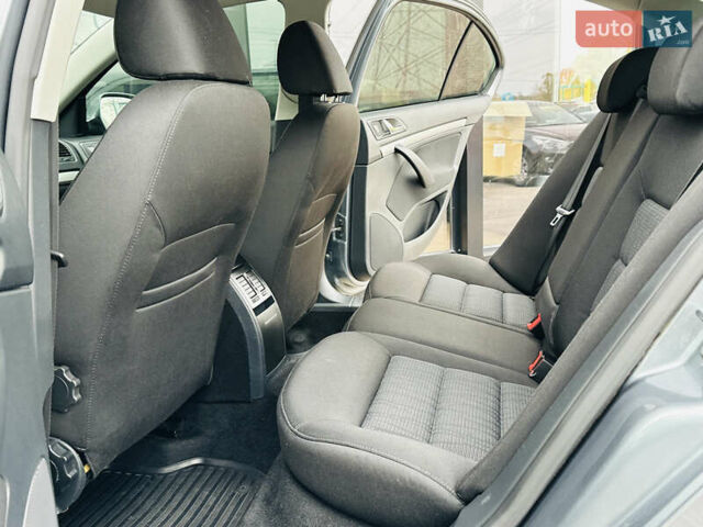 Серый Шкода Октавия, объемом двигателя 1.8 л и пробегом 245 тыс. км за 8400 $, фото 14 на Automoto.ua