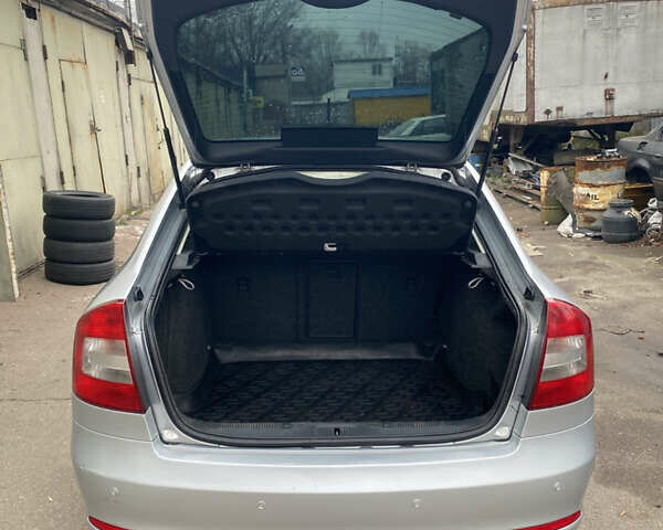 Сірий Шкода Октавія, об'ємом двигуна 1.8 л та пробігом 250 тис. км за 7000 $, фото 17 на Automoto.ua