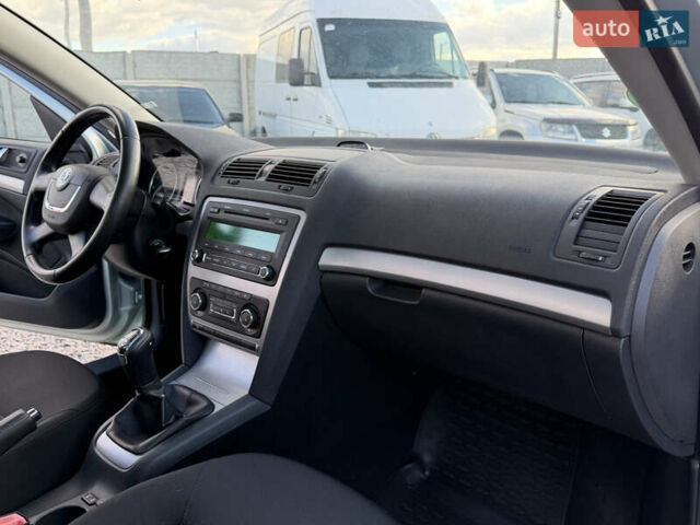 Серый Шкода Октавия, объемом двигателя 1.6 л и пробегом 246 тыс. км за 7999 $, фото 27 на Automoto.ua