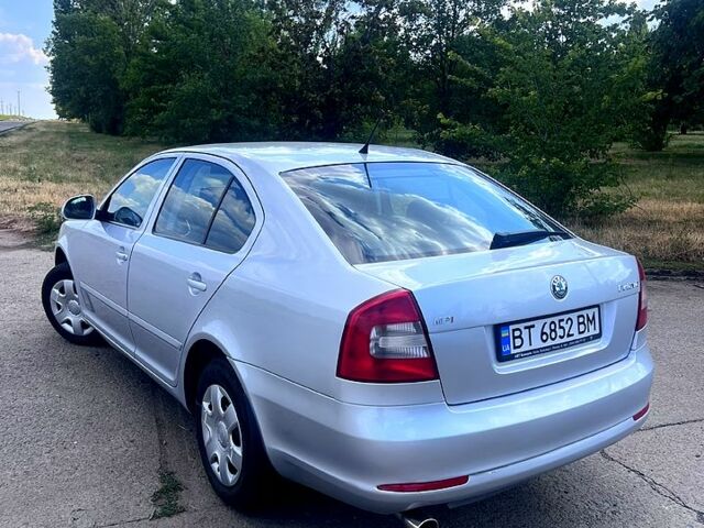 Серый Шкода Октавия, объемом двигателя 1.6 л и пробегом 180 тыс. км за 8400 $, фото 3 на Automoto.ua