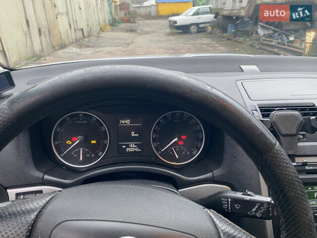 Сірий Шкода Октавія, об'ємом двигуна 1.8 л та пробігом 250 тис. км за 7000 $, фото 21 на Automoto.ua