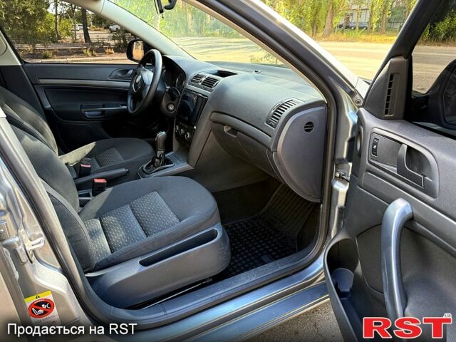 Серый Шкода Октавия, объемом двигателя 1.6 л и пробегом 173 тыс. км за 7700 $, фото 10 на Automoto.ua
