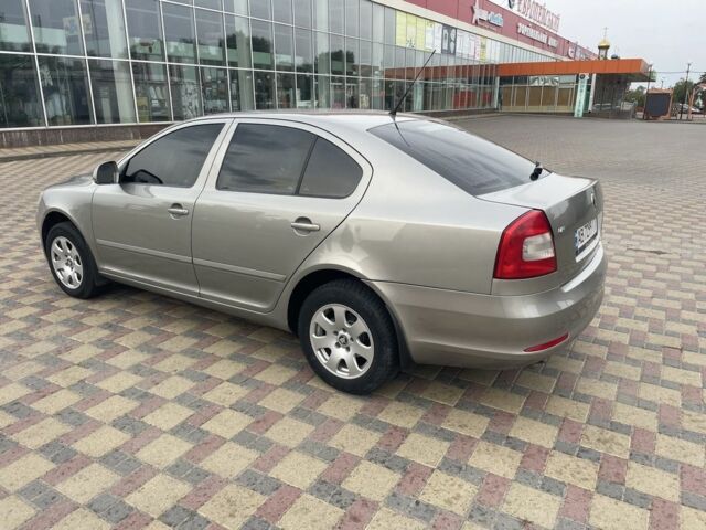 Серый Шкода Октавия, объемом двигателя 1.6 л и пробегом 220 тыс. км за 6200 $, фото 3 на Automoto.ua
