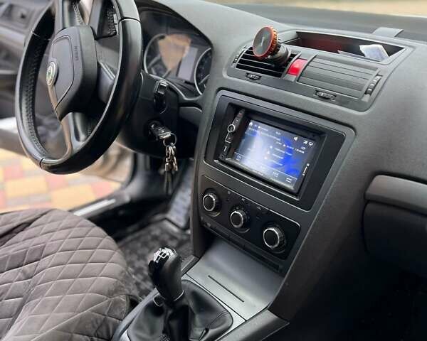 Серый Шкода Октавия, объемом двигателя 1.6 л и пробегом 235 тыс. км за 7500 $, фото 8 на Automoto.ua