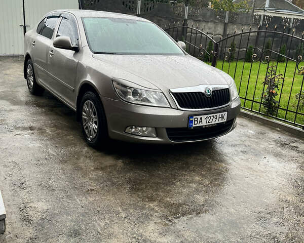 Серый Шкода Октавия, объемом двигателя 1.6 л и пробегом 204 тыс. км за 8000 $, фото 2 на Automoto.ua