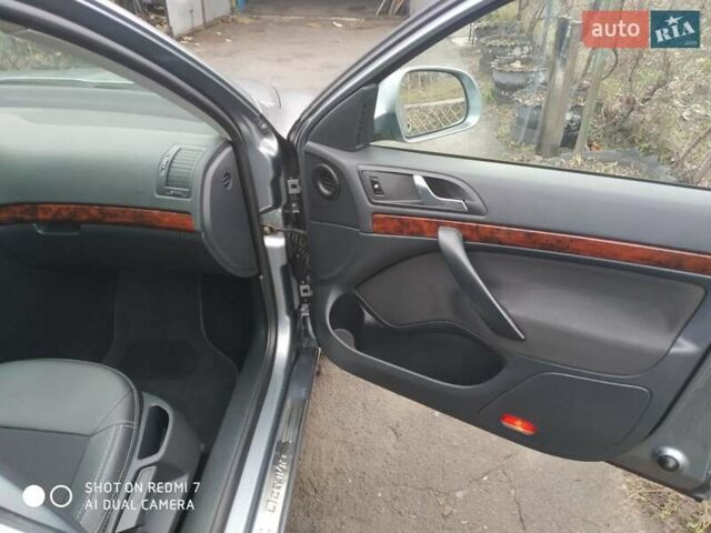 Сірий Шкода Октавія, об'ємом двигуна 1.8 л та пробігом 256 тис. км за 10500 $, фото 4 на Automoto.ua