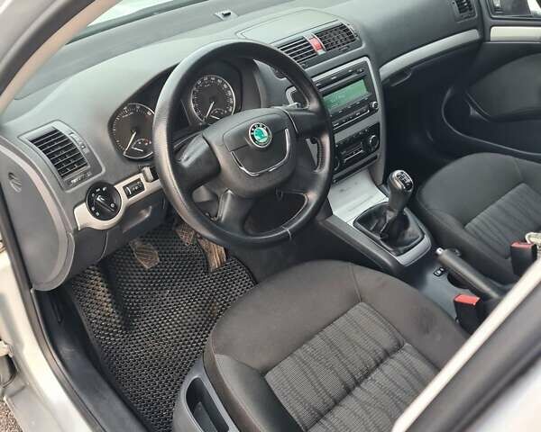 Серый Шкода Октавия, объемом двигателя 1.8 л и пробегом 242 тыс. км за 8200 $, фото 4 на Automoto.ua