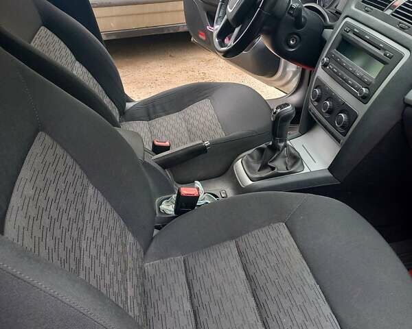 Серый Шкода Октавия, объемом двигателя 1.8 л и пробегом 253 тыс. км за 6800 $, фото 4 на Automoto.ua