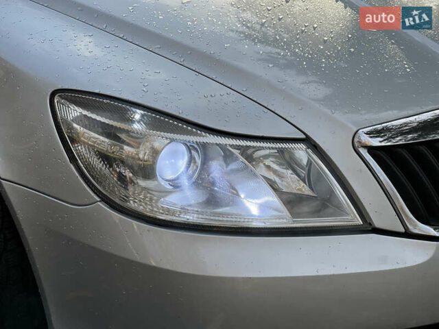 Серый Шкода Октавия, объемом двигателя 1.6 л и пробегом 254 тыс. км за 7500 $, фото 15 на Automoto.ua