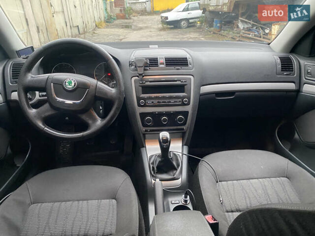 Сірий Шкода Октавія, об'ємом двигуна 1.8 л та пробігом 250 тис. км за 7000 $, фото 12 на Automoto.ua