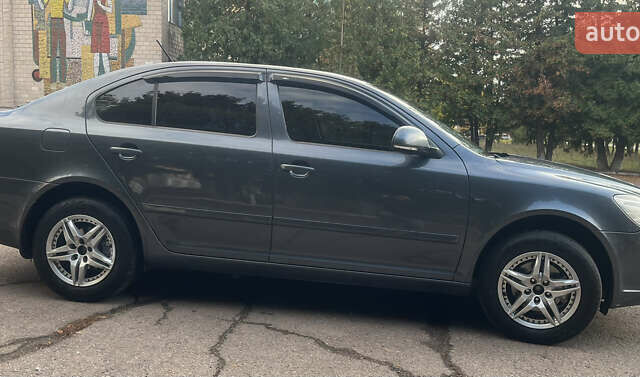Шкода Октавія 2012 у Нежине на Automoto.ua Сірий Шкода Октавія, об'ємом двигуна 1.6 л та пробігом 215 тис. км за 8700 $, фото 1 на Automoto.ua