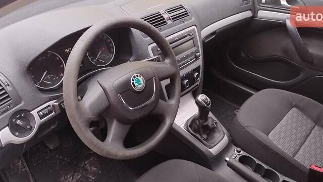 Серый Шкода Октавия, объемом двигателя 1.6 л и пробегом 170 тыс. км за 8800 $, фото 16 на Automoto.ua