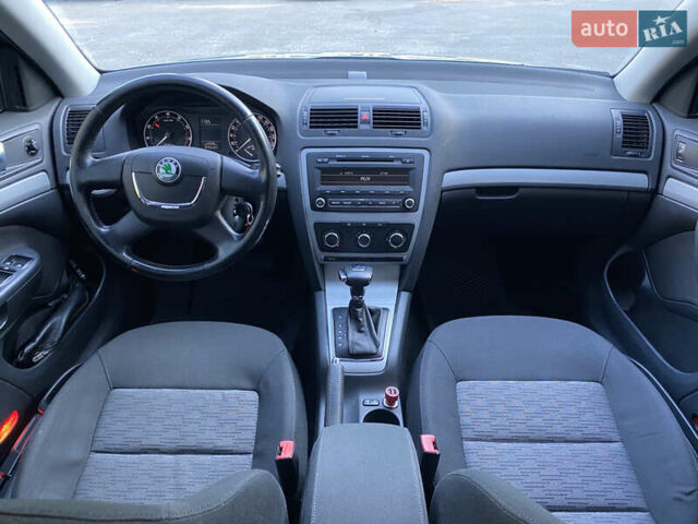 Шкода Октавія 2012 у Києві на Automoto.ua Сірий Шкода Октавія, об'ємом двигуна 1.8 л та пробігом 196 тис. км за 8000 $, фото 7 на Automoto.ua