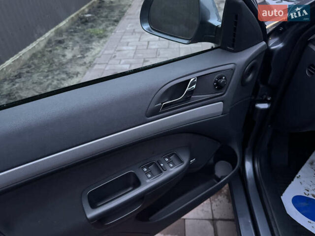 Сірий Шкода Октавія, об'ємом двигуна 2 л та пробігом 244 тис. км за 9400 $, фото 10 на Automoto.ua