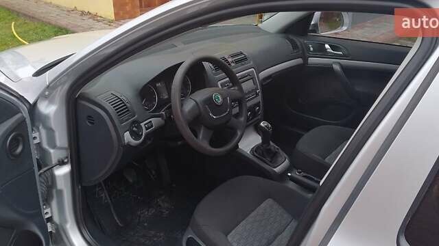 Серый Шкода Октавия, объемом двигателя 1.6 л и пробегом 170 тыс. км за 8800 $, фото 18 на Automoto.ua