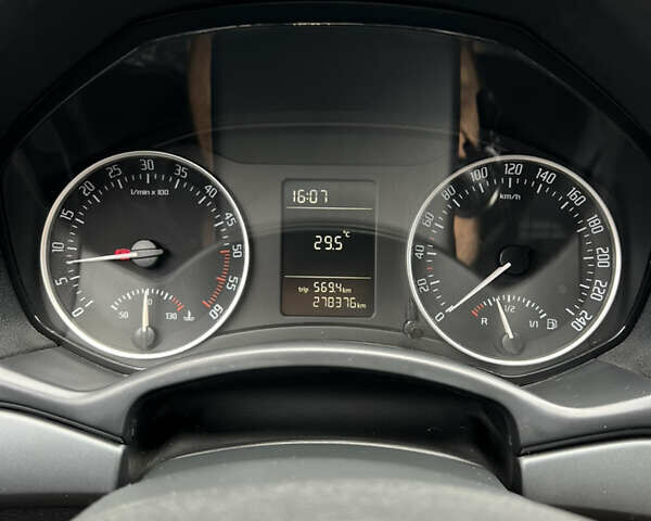 Серый Шкода Октавия, объемом двигателя 1.6 л и пробегом 280 тыс. км за 7500 $, фото 7 на Automoto.ua