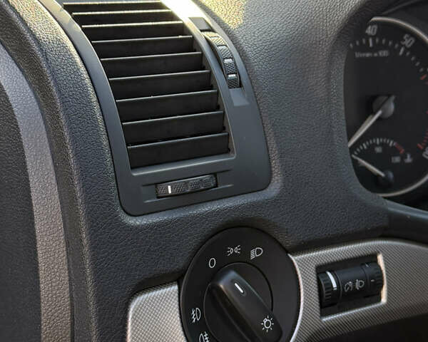 Серый Шкода Октавия, объемом двигателя 1.6 л и пробегом 246 тыс. км за 7999 $, фото 36 на Automoto.ua