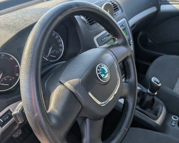 Сірий Шкода Октавія, об'ємом двигуна 1.39 л та пробігом 196 тис. км за 7399 $, фото 17 на Automoto.ua