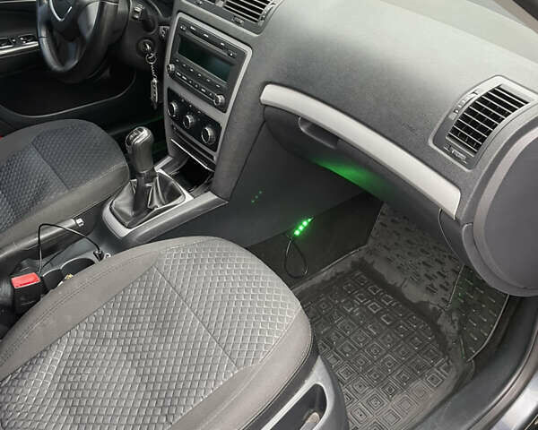 Сірий Шкода Октавія, об'ємом двигуна 1.6 л та пробігом 175 тис. км за 7600 $, фото 2 на Automoto.ua