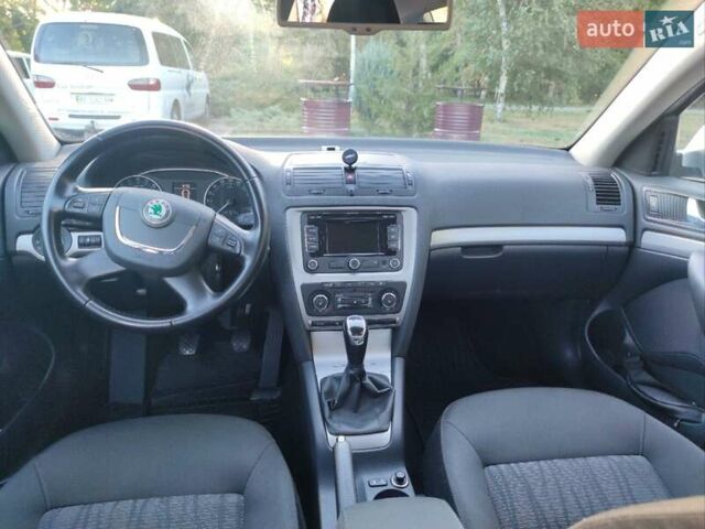 Серый Шкода Октавия, объемом двигателя 1.6 л и пробегом 235 тыс. км за 8750 $, фото 26 на Automoto.ua