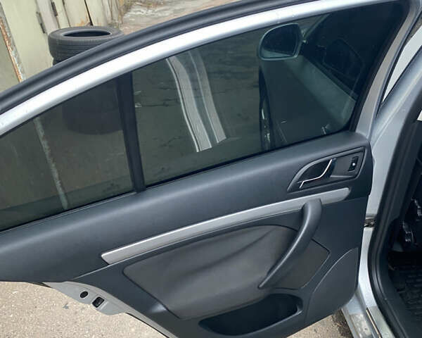 Сірий Шкода Октавія, об'ємом двигуна 1.8 л та пробігом 250 тис. км за 7000 $, фото 15 на Automoto.ua