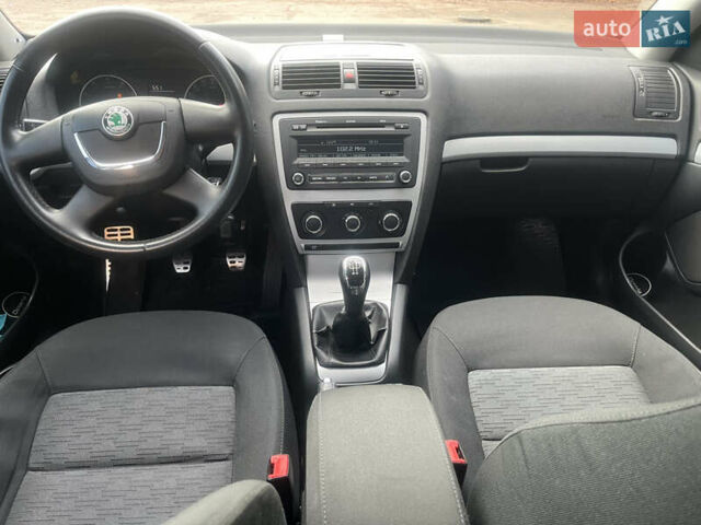 Шкода Октавія 2012 у Нежине на Automoto.ua Сірий Шкода Октавія, об'ємом двигуна 1.6 л та пробігом 215 тис. км за 8700 $, фото 14 на Automoto.ua