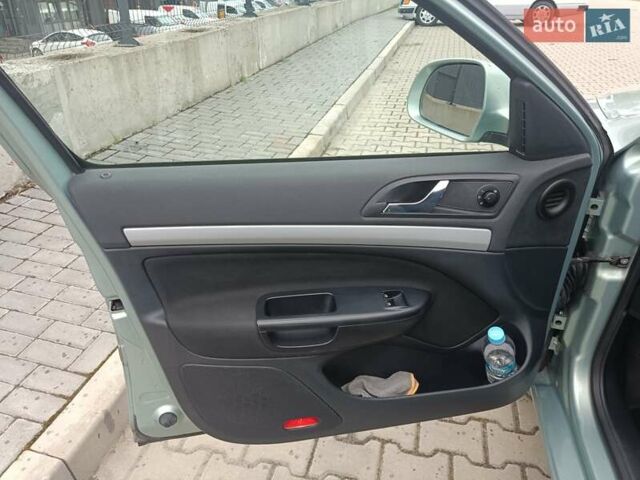 Серый Шкода Октавия, объемом двигателя 1.2 л и пробегом 182 тыс. км за 9000 $, фото 16 на Automoto.ua