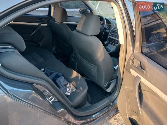 Серый Шкода Октавия, объемом двигателя 1.8 л и пробегом 210 тыс. км за 9000 $, фото 4 на Automoto.ua