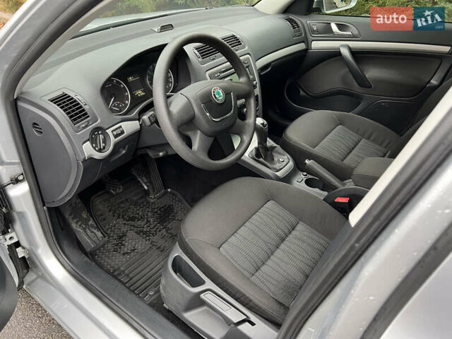 Сірий Шкода Октавія, об'ємом двигуна 1.8 л та пробігом 101 тис. км за 8950 $, фото 8 на Automoto.ua
