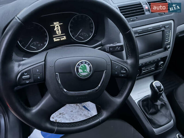 Сірий Шкода Октавія, об'ємом двигуна 2 л та пробігом 244 тис. км за 9400 $, фото 11 на Automoto.ua