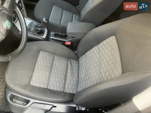 Шкода Октавія 2012 у Нежине на Automoto.ua Сірий Шкода Октавія, об'ємом двигуна 1.6 л та пробігом 215 тис. км за 8700 $, фото 13 на Automoto.ua