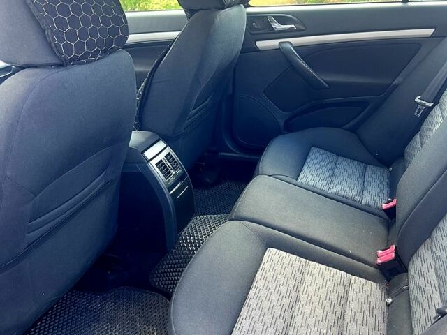 Серый Шкода Октавия, объемом двигателя 1.6 л и пробегом 180 тыс. км за 8400 $, фото 9 на Automoto.ua