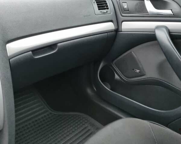 Сірий Шкода Октавія, об'ємом двигуна 2 л та пробігом 245 тис. км за 9200 $, фото 23 на Automoto.ua