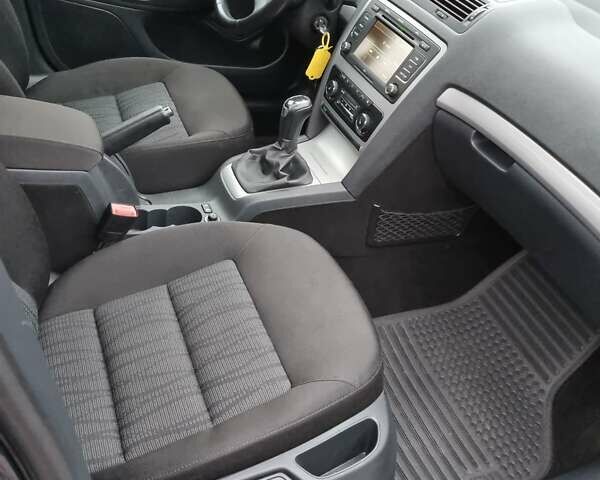 Сірий Шкода Октавія, об'ємом двигуна 2 л та пробігом 245 тис. км за 9200 $, фото 24 на Automoto.ua