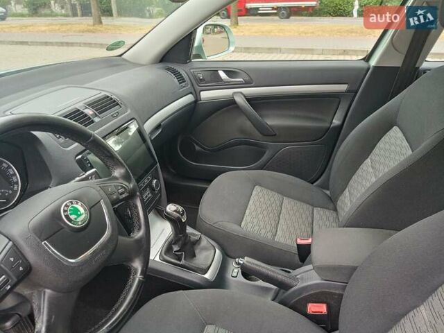 Серый Шкода Октавия, объемом двигателя 1.2 л и пробегом 183 тыс. км за 9000 $, фото 7 на Automoto.ua